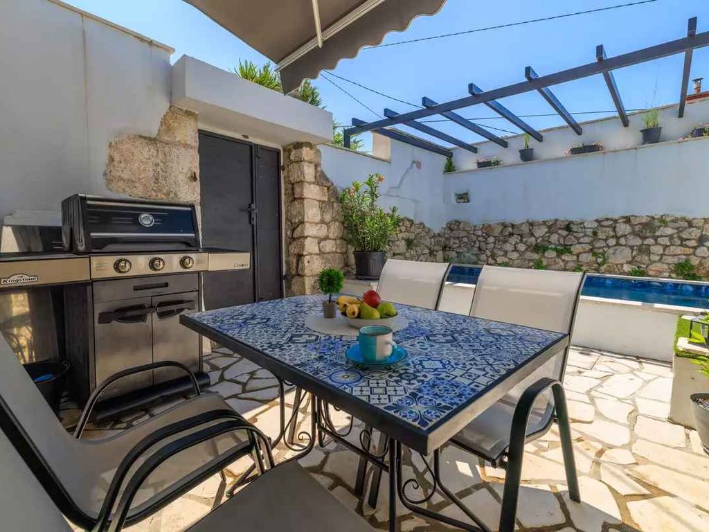 Ferienhaus mit Swimmingpool und Grill
