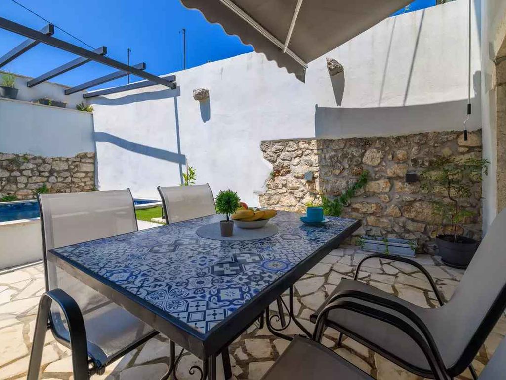 Ferienhaus mit Swimmingpool und Grill