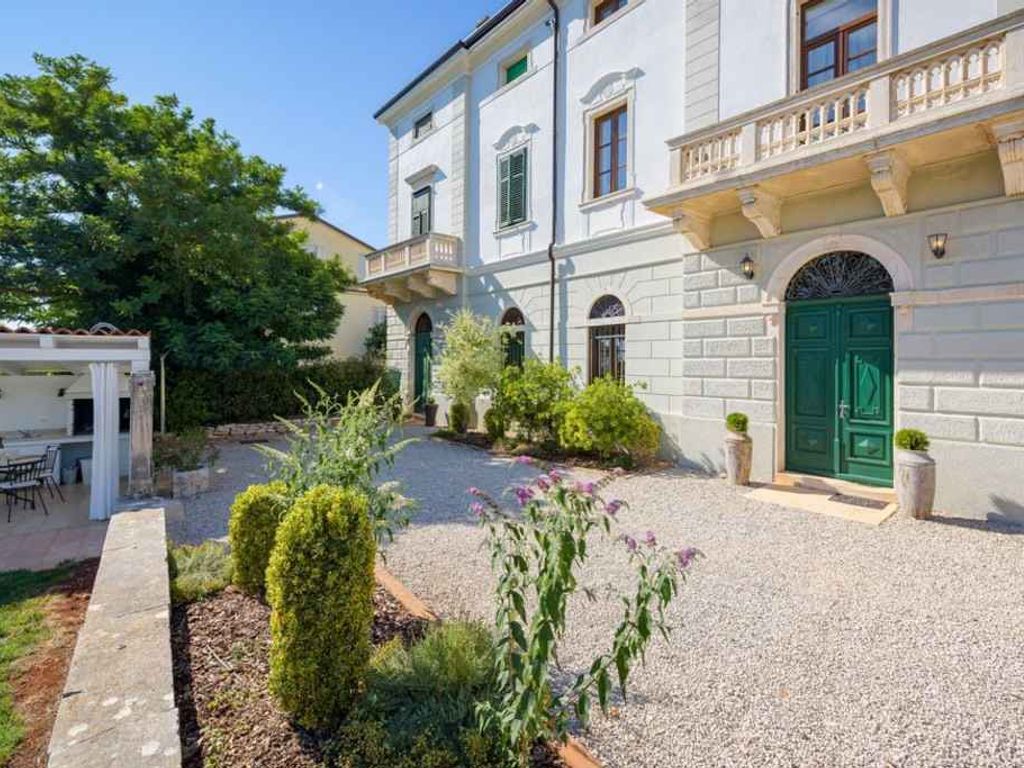 Villa mit Pool