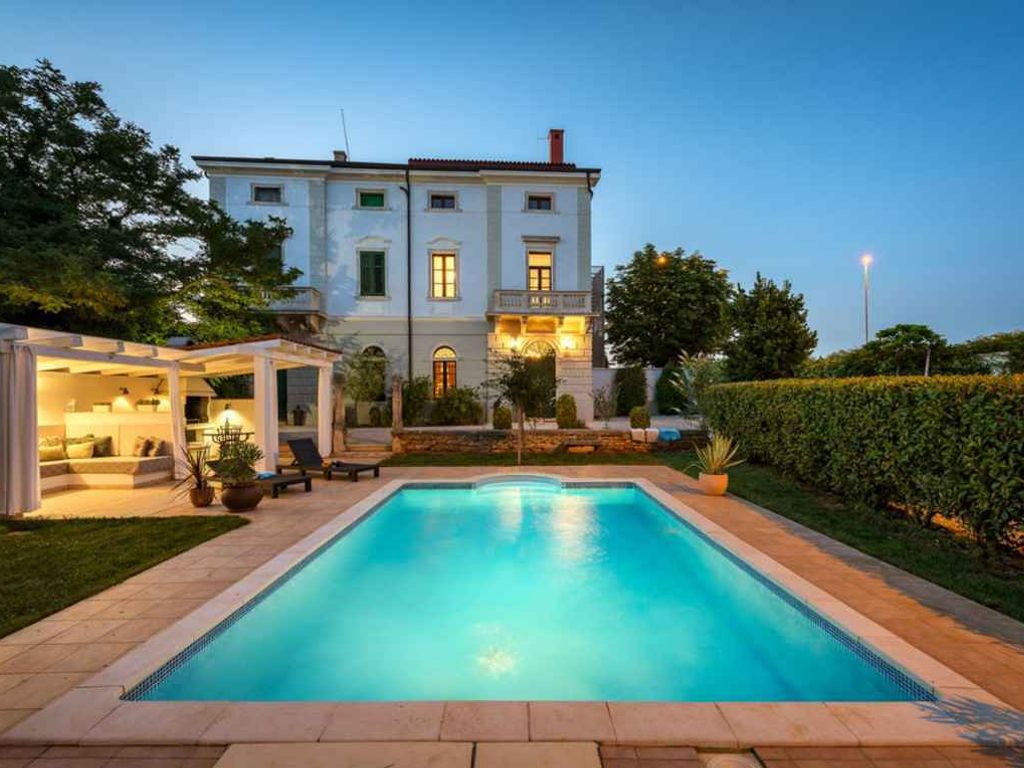 Villa mit Pool