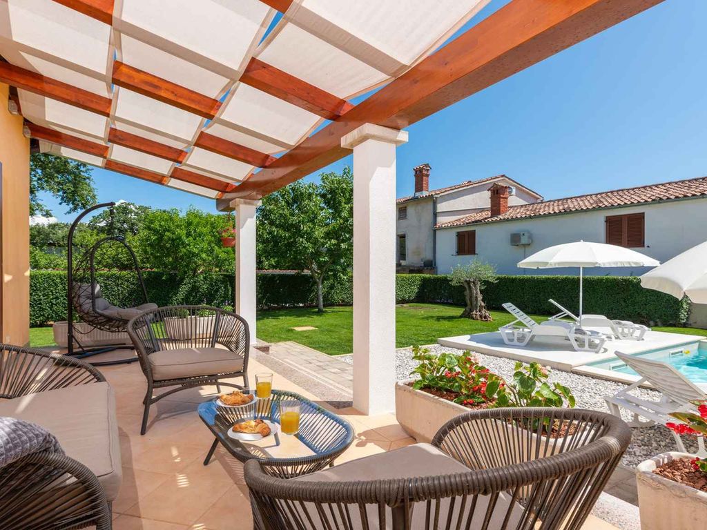 Villa mit Pool und Klimaanlage
