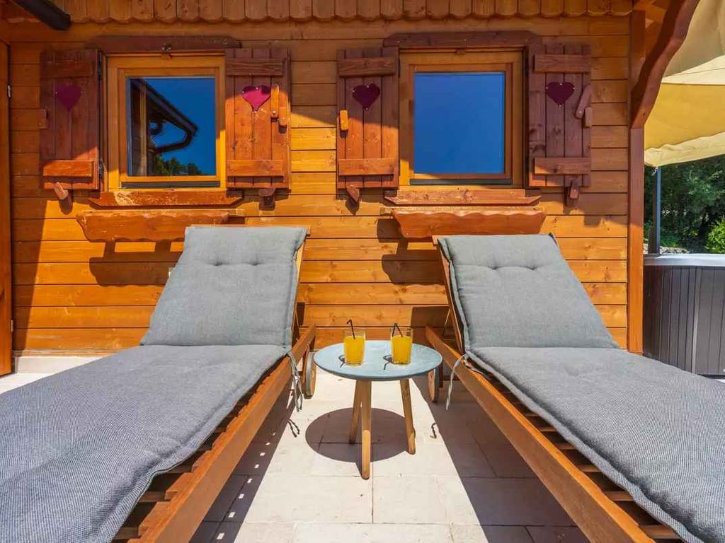 Ferienhaus mit Whirlpool und Sonnenterrasse