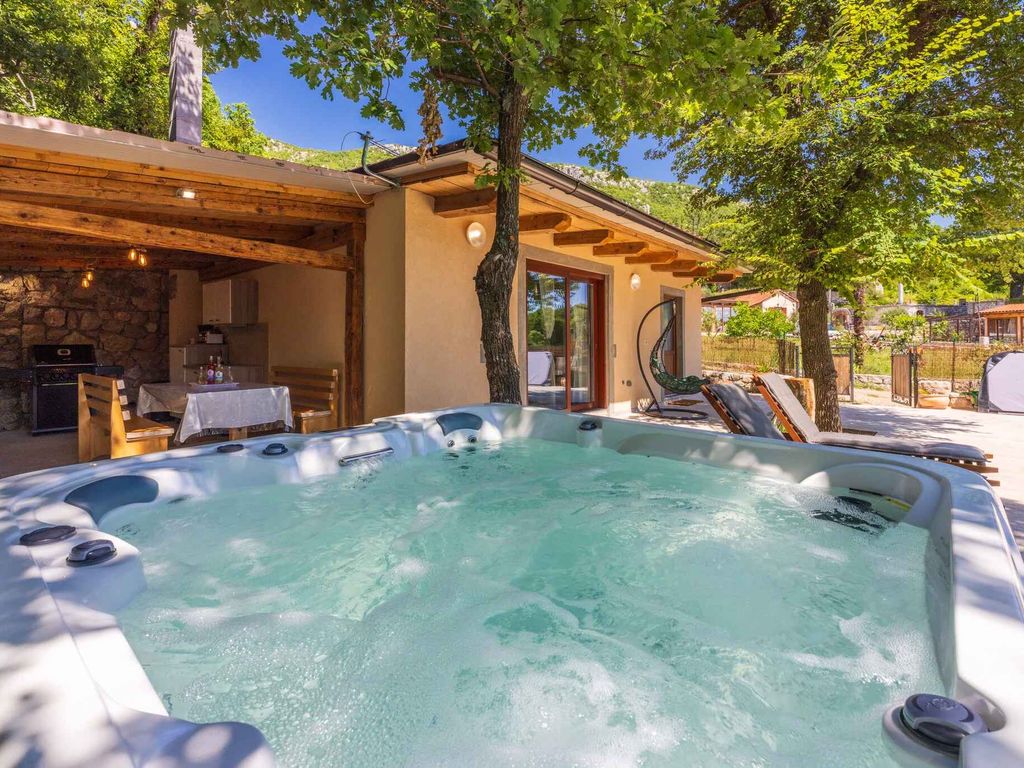 Ferienhaus mit Whirlpool und Sonnenterrasse