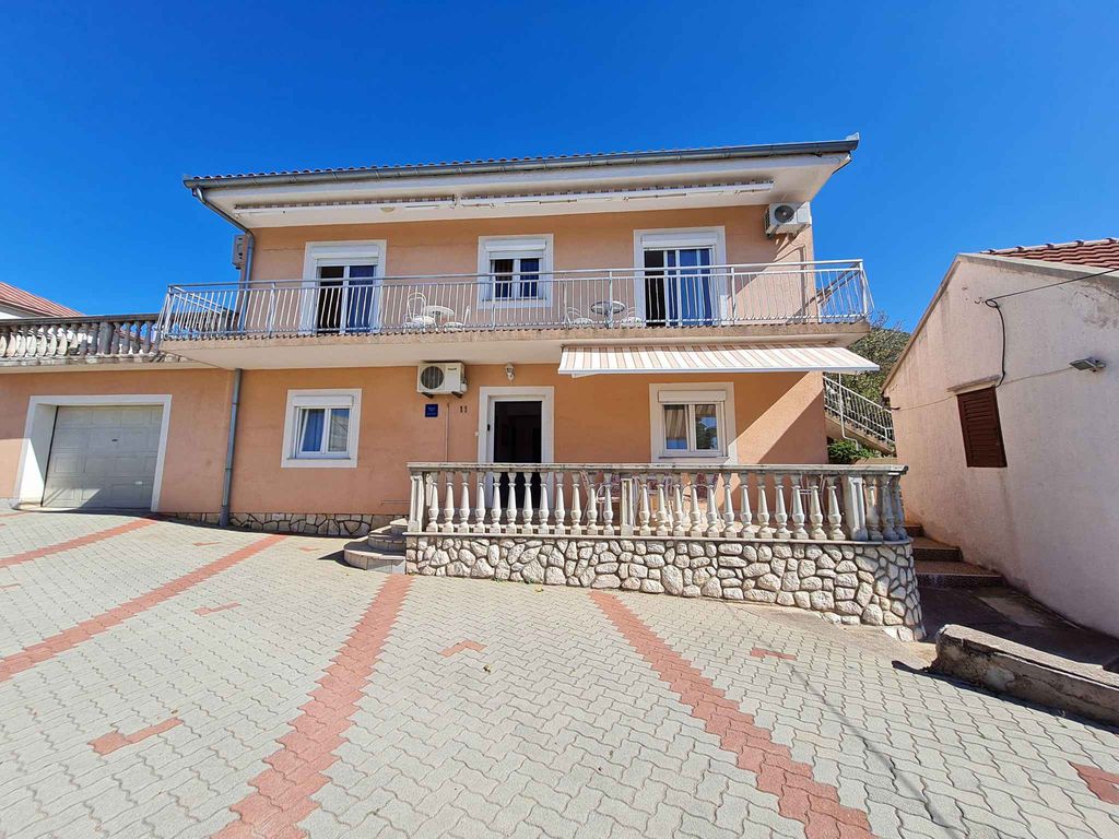 Ferienwohnung mit Terrase und Klimaanlage