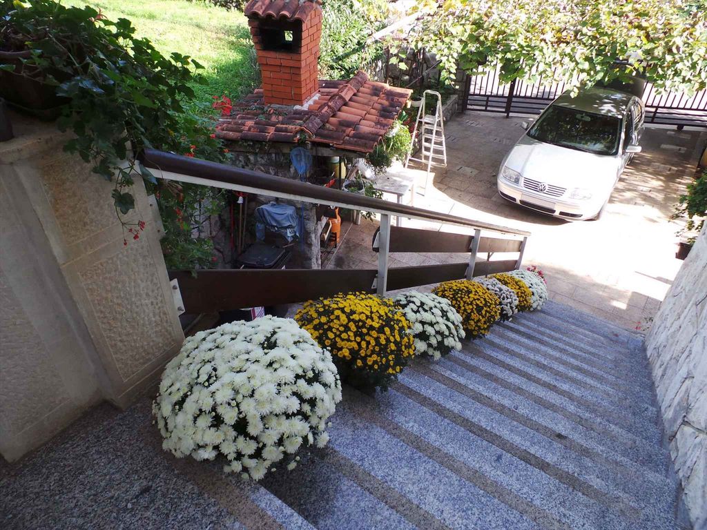 Ferienwohnung in ruhiger Lage mit großer Terrasse