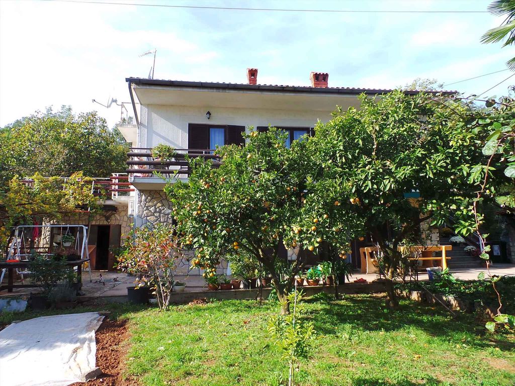 Ferienwohnung in ruhiger Lage mit großer Terrasse