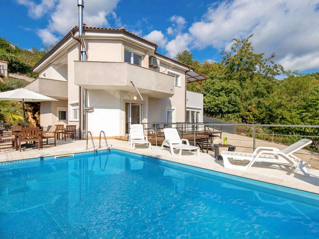 Ferienhaus mit Terrasse und Pool