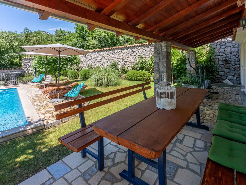 Ferienhaus mit Pool und Klimaanlage