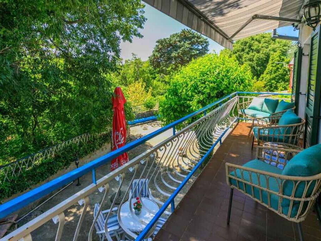 Ferienhaus mit Pool und Klimaanlage