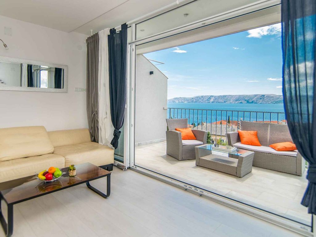 Ferienwohnung mit einem Balkon mit Blick auf das Meer