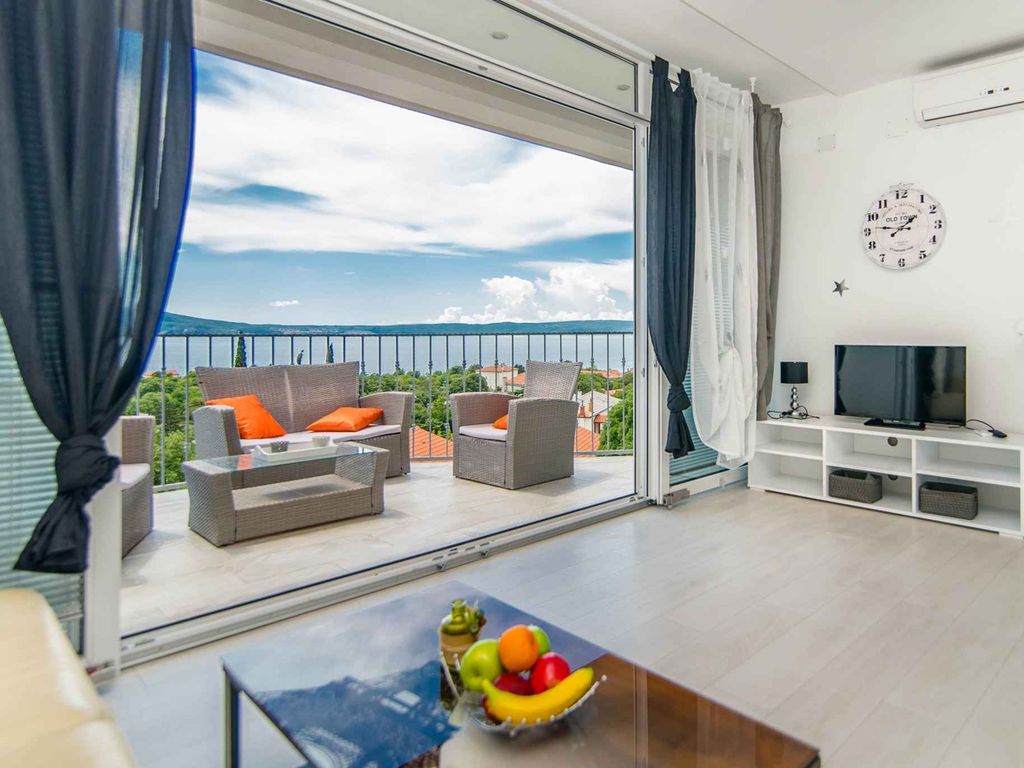 Ferienwohnung mit einem Balkon mit Blick auf das Meer