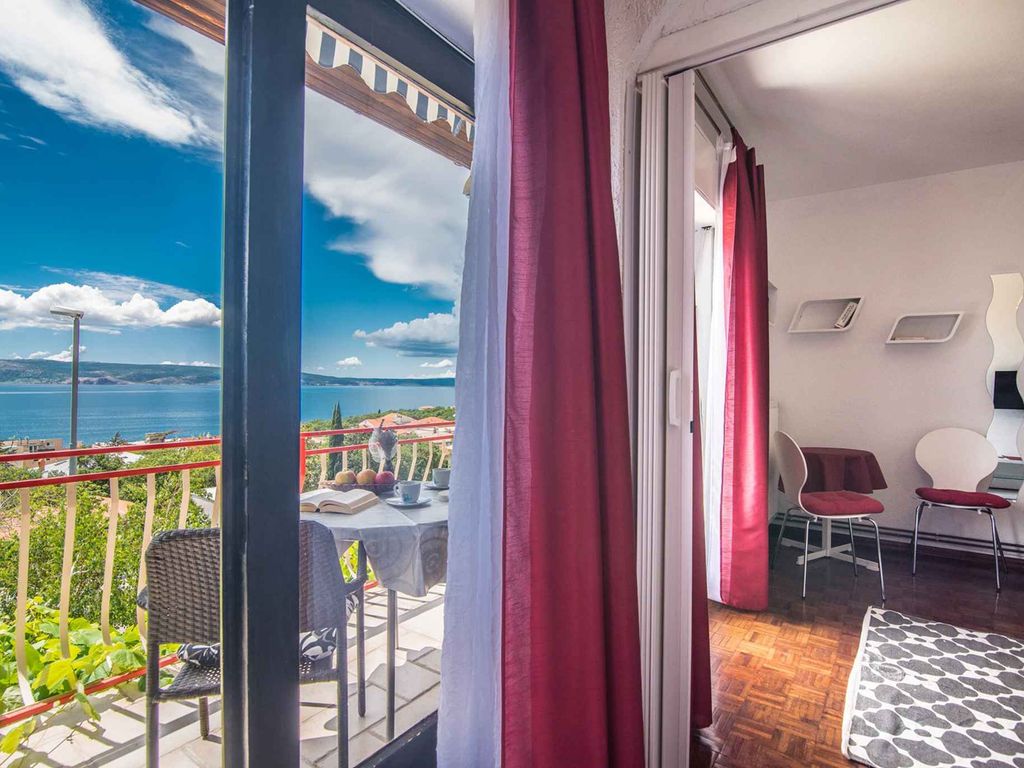Ferienwohnung mit Außenpool, Sauna und Fitnessgeräten