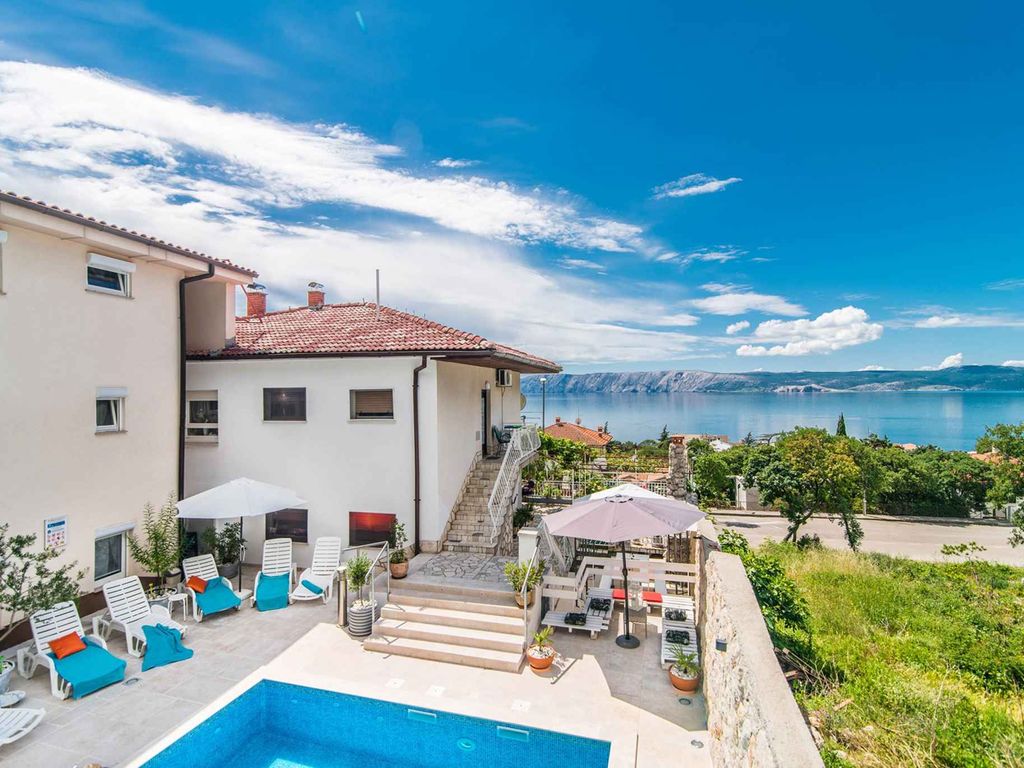 Ferienwohnung mit Außenpool, Sauna und Fitnessgeräten