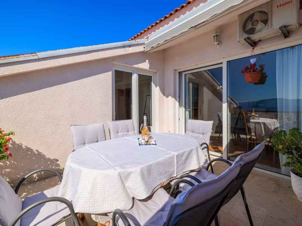 Ferienwohnung mit Terrasse und Meerblick