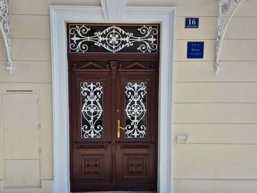 Ferienwohnung in charmanter Altbauvilla im Zentrum nahe am Meer