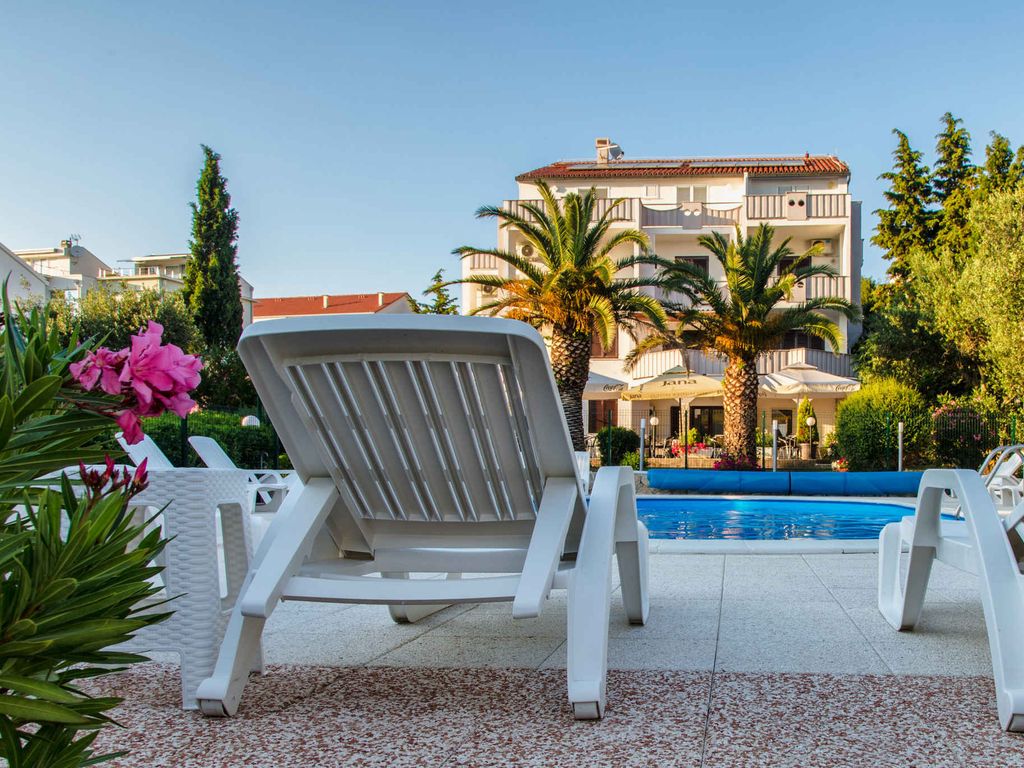 Ferienwohnung mit Pool, Grill und Balkon