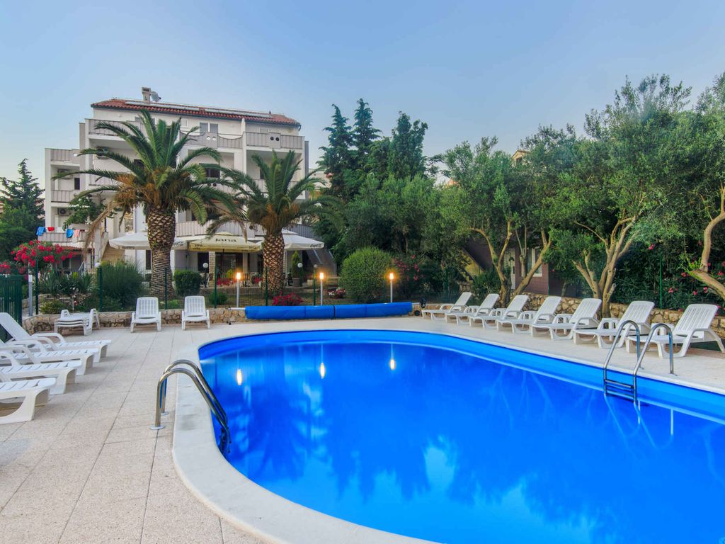 Ferienwohnung mit Pool, Grill und Balkon