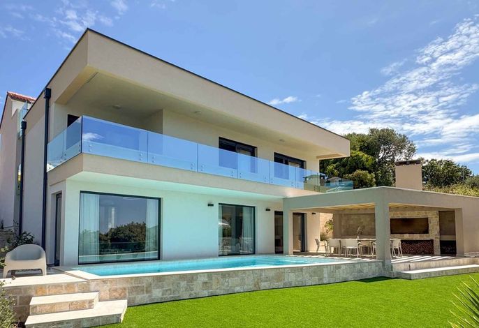 Villa mit Pool und Panoramablick
