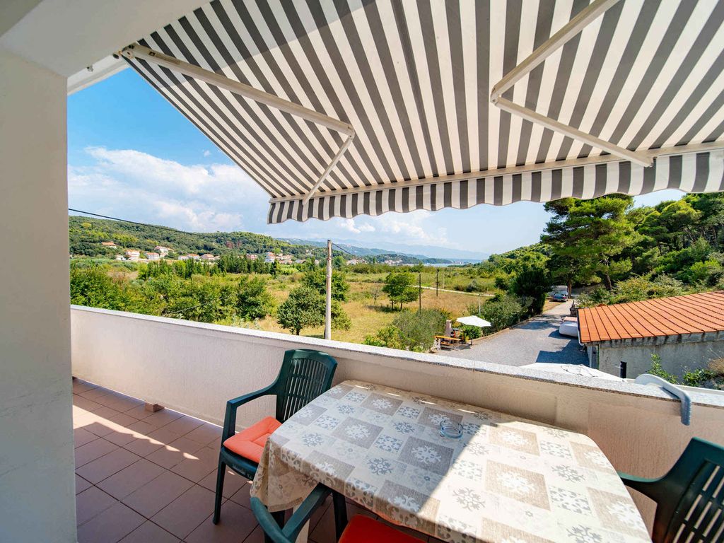 Ferienwohnung mit Pool und Garten