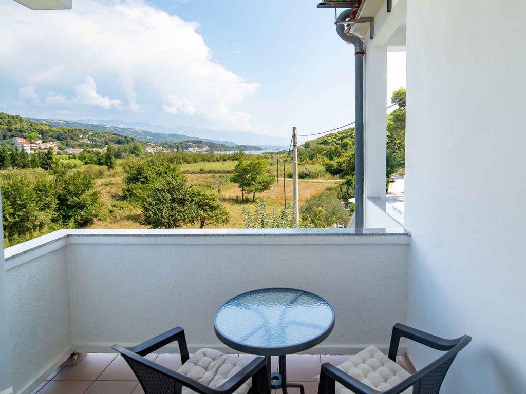 Ferienwohnung mit Pool und Garten