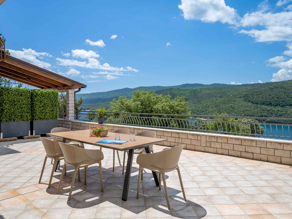 Ferienwohnung mit Terrasse und Meerblick