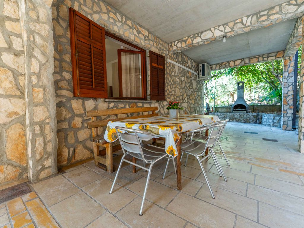 Ferienwohnung mit Balkon und Blick aufs Meer