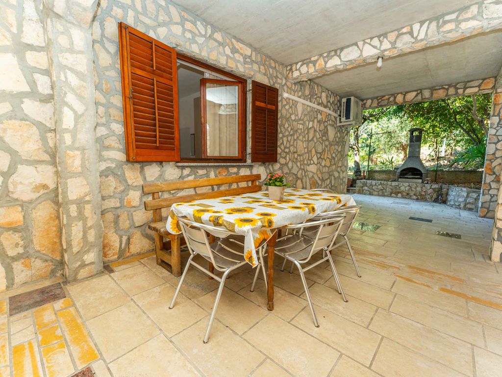 Ferienwohnung mit Balkon und Blick aufs Meer