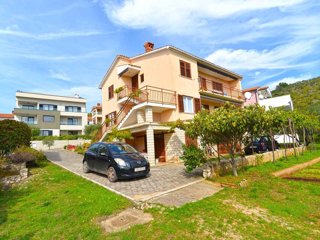 Ferienwohnung mit Klimaanlage und Balkon