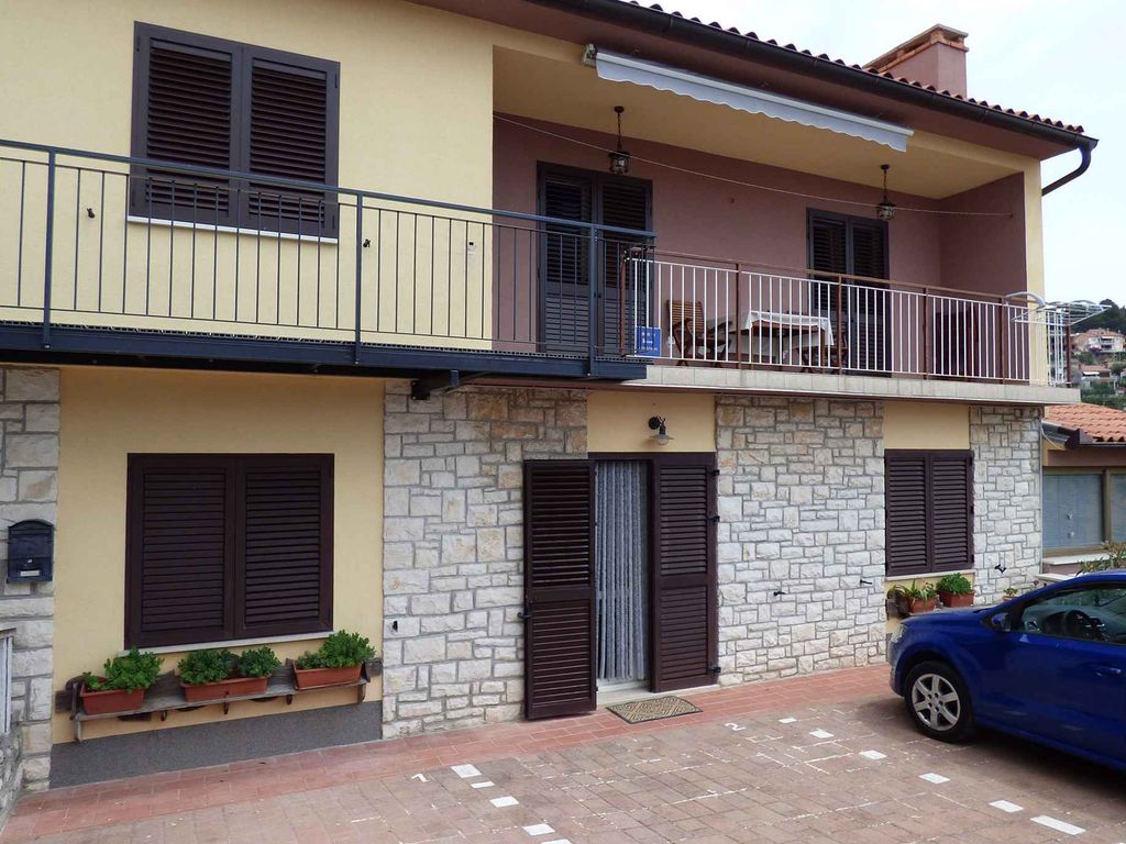 Ferienwohnung mit Klimaanlage und Balkon