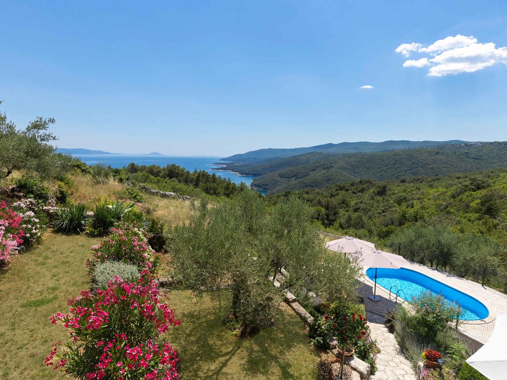 Villa mit Swimmingpool und Panoramablick