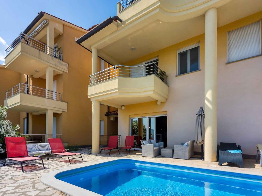 Ferienwohnung mit Klimaanlage und Pool