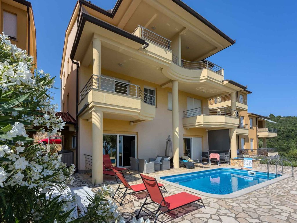Ferienwohnung mit Klimaanlage und Pool