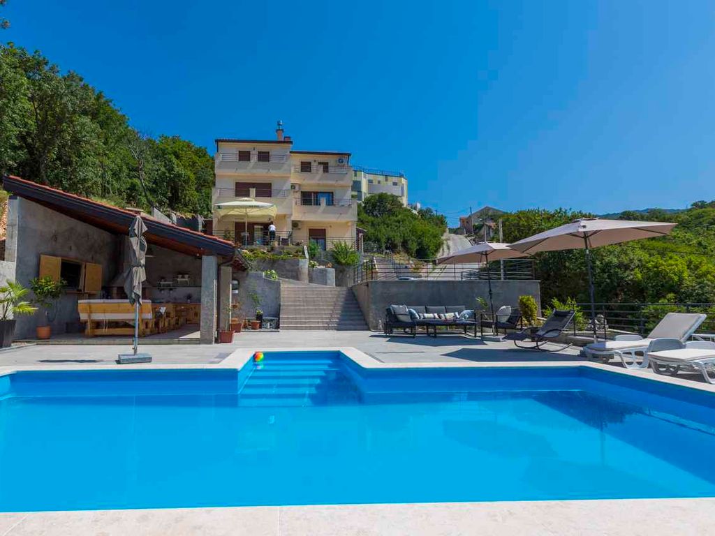 Ferienwohnung mit Swimmingpool und Grill