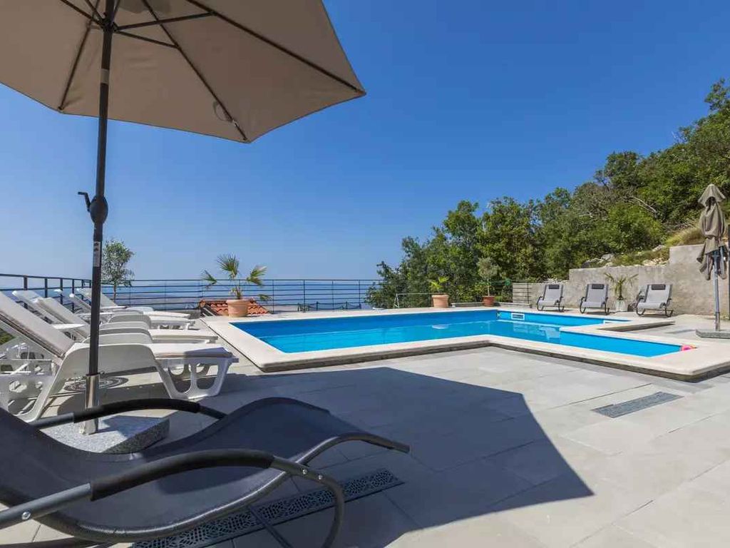 Ferienwohnung mit Swimmingpool und Grill