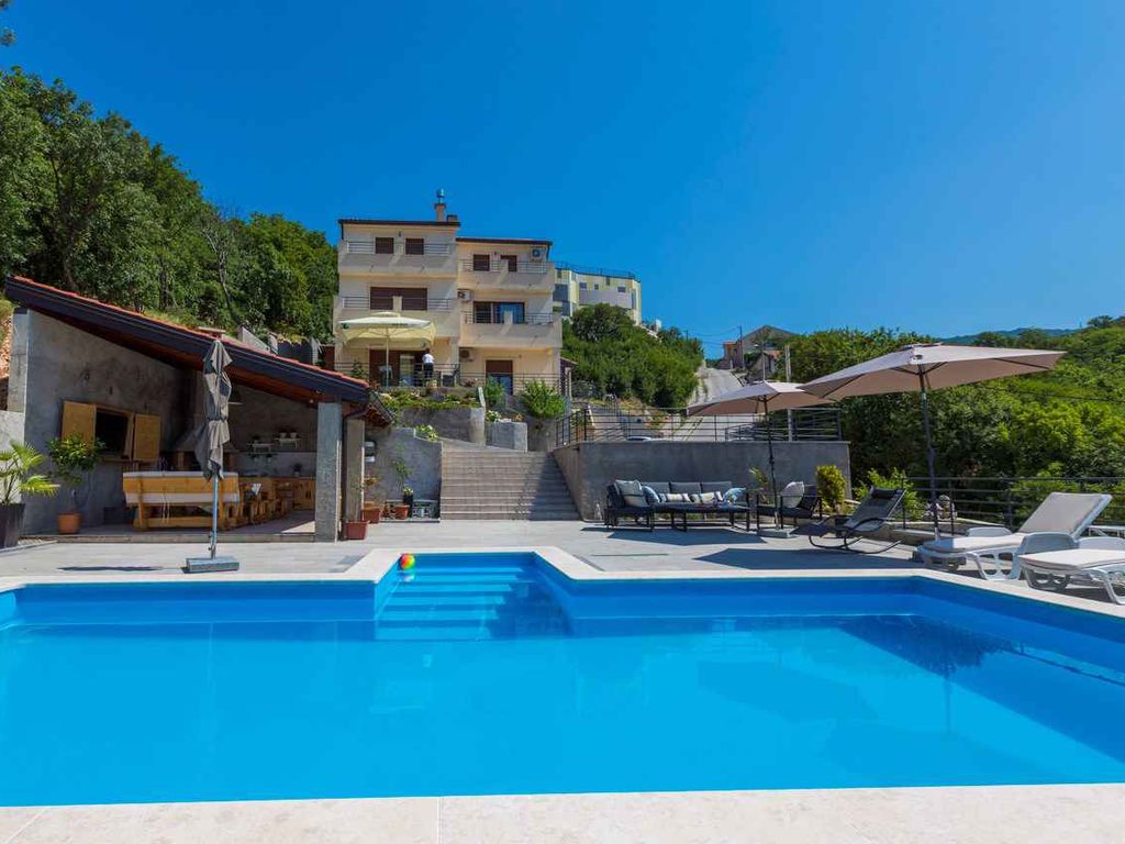 Ferienwohnung mit Swimmingpool und Grill