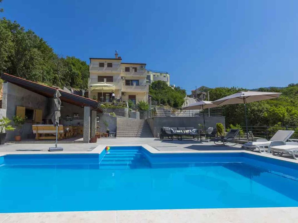 Ferienwohnung mit Swimmingpool und Grill