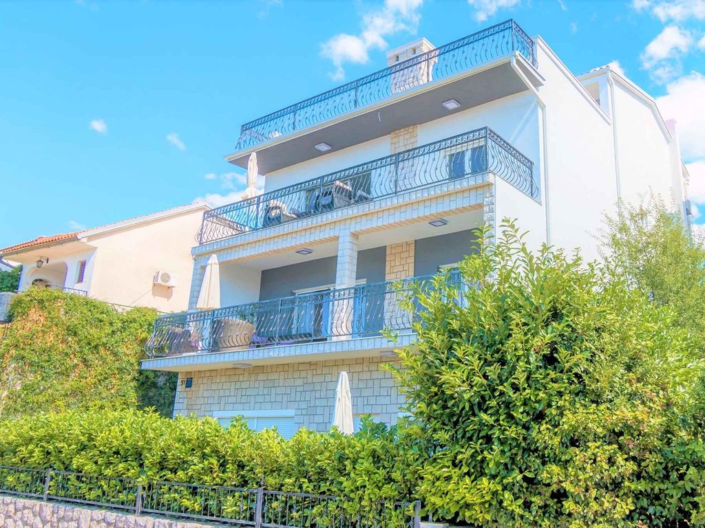 Ferienwohnung mit Balkon und Parkplatz