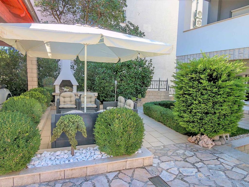 Ferienwohnung mit Balkon und Parkplatz