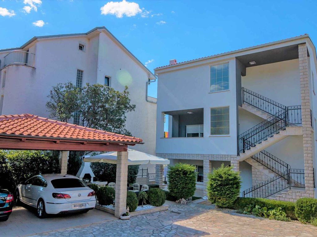 Ferienwohnung mit Balkon und Parkplatz