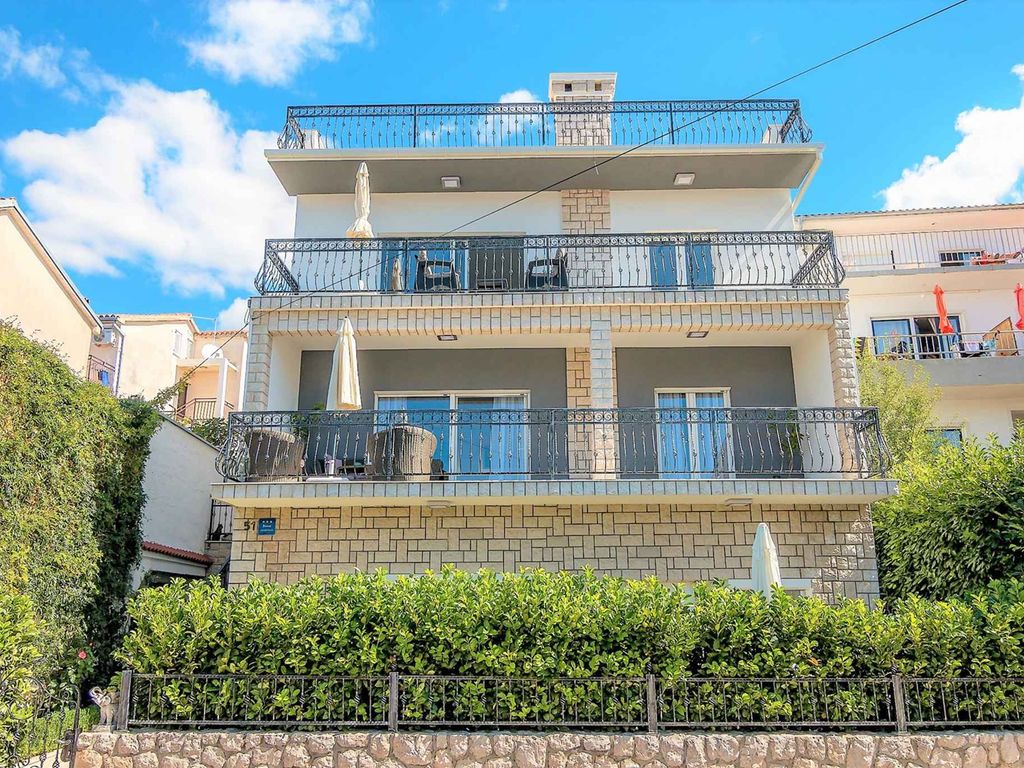 Ferienwohnung mit Balkon und Parkplatz