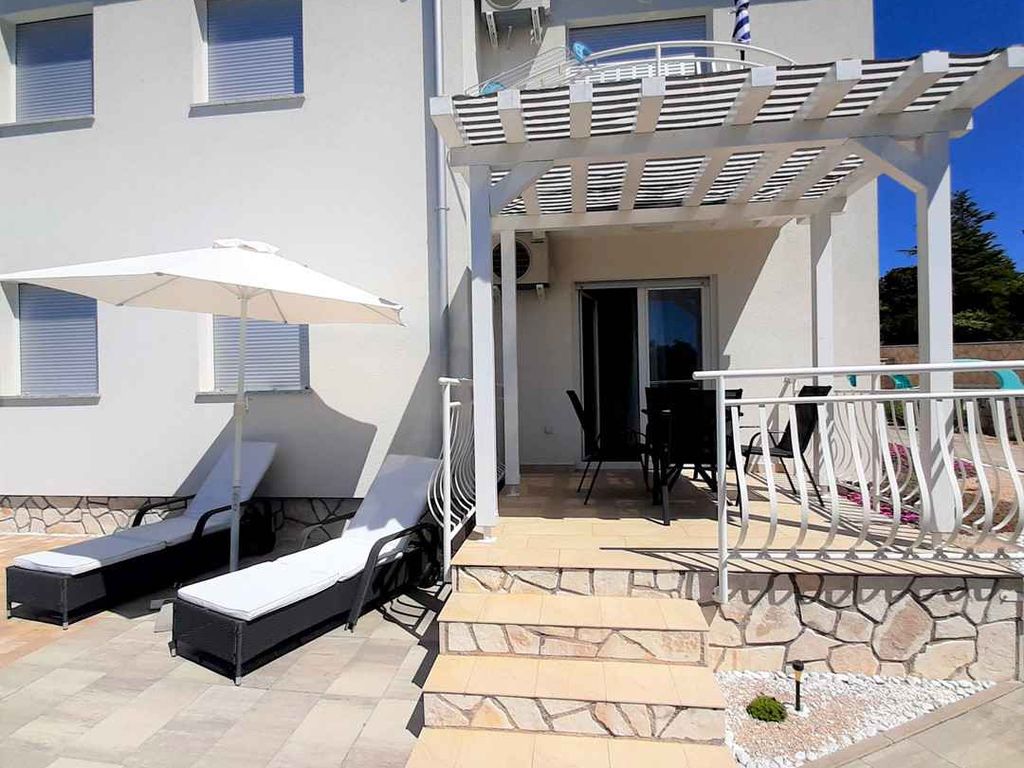 Ferienwohnung mit Swimmingpool in Strandnähe