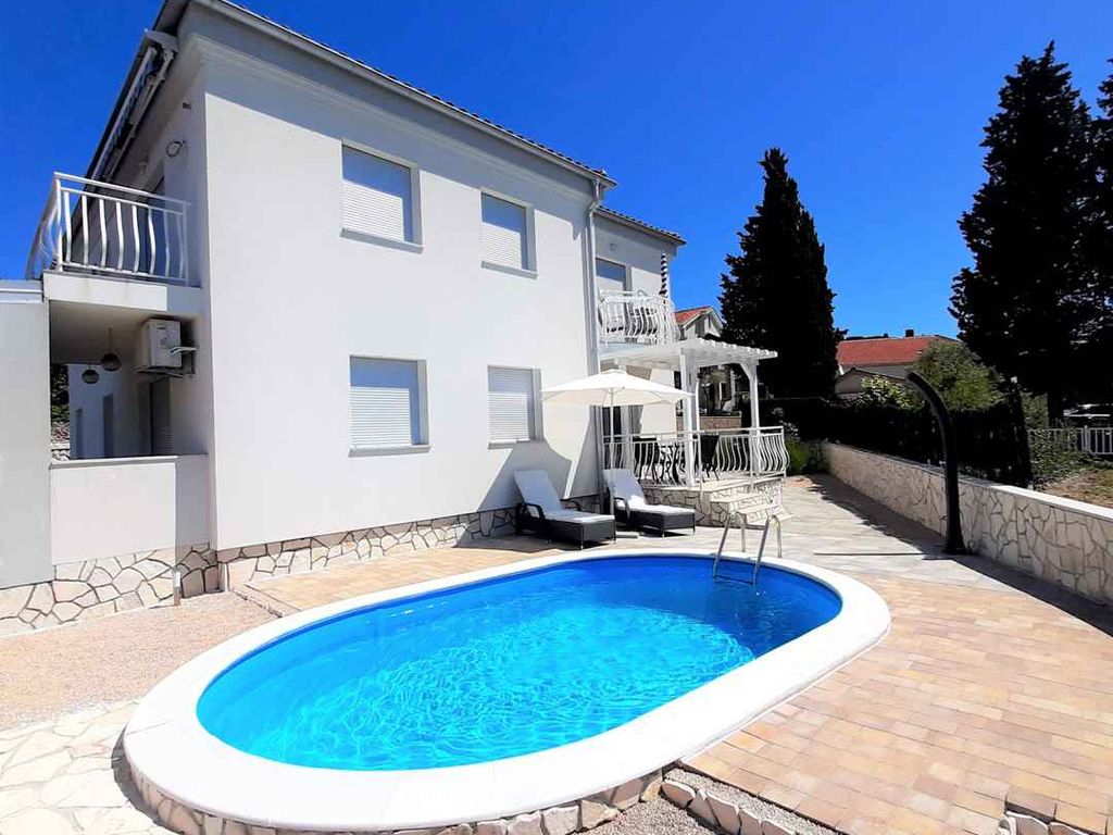Ferienwohnung mit Swimmingpool in Strandnähe