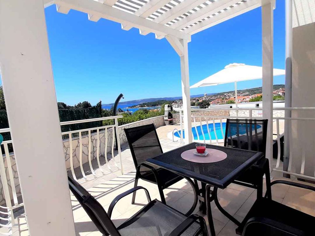 Ferienwohnung mit Swimmingpool in Strandnähe