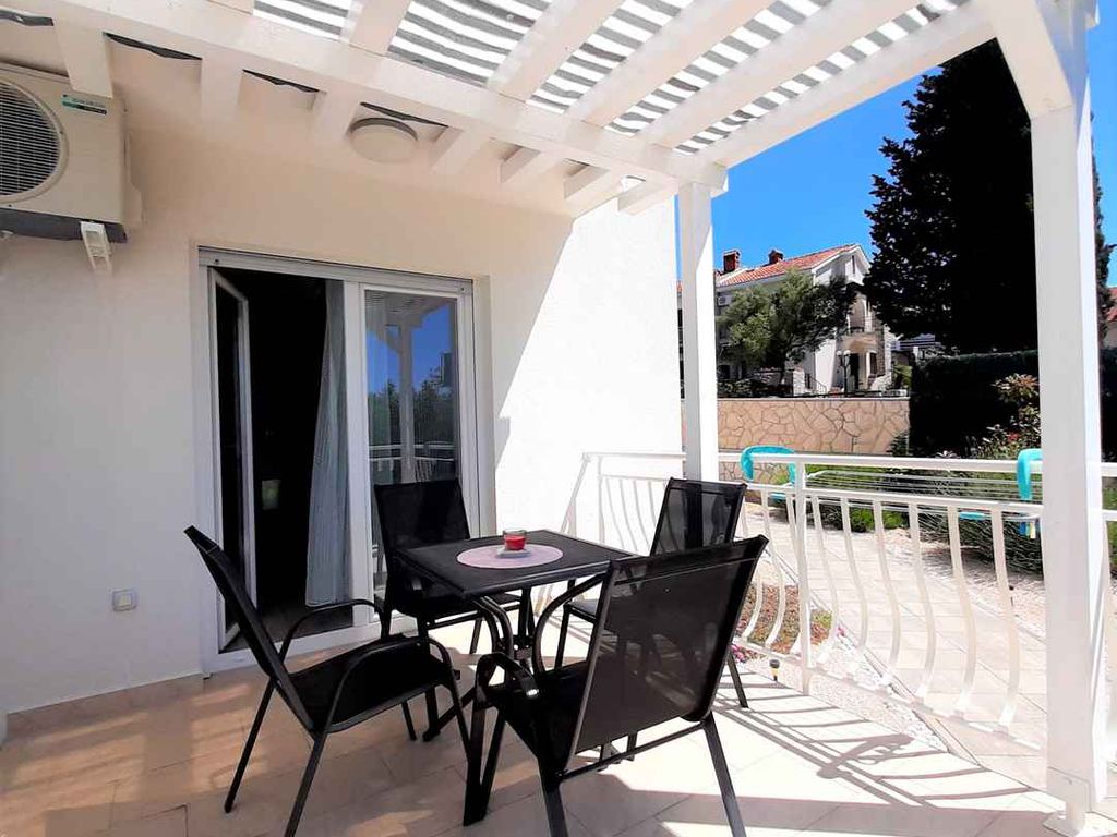 Ferienwohnung mit Swimmingpool in Strandnähe