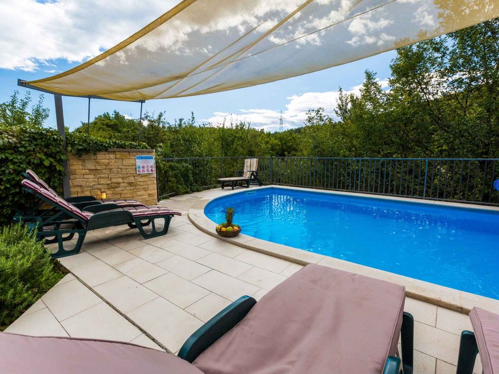 Ferienhaus mit Pool und Klimaanlage