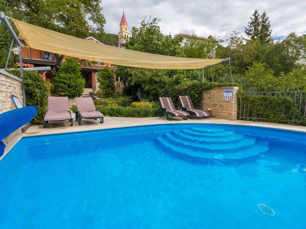 Ferienhaus mit Pool und Klimaanlage