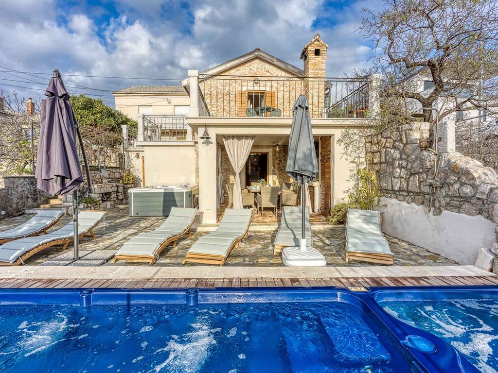 FerienHaus Mit Pool und herrlichem Meerblick