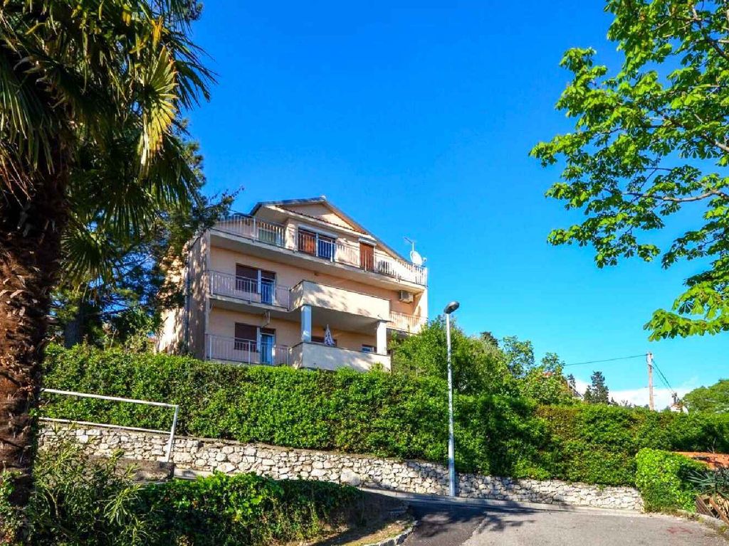 Ferienwohnung mit Terrasse und Meerblick