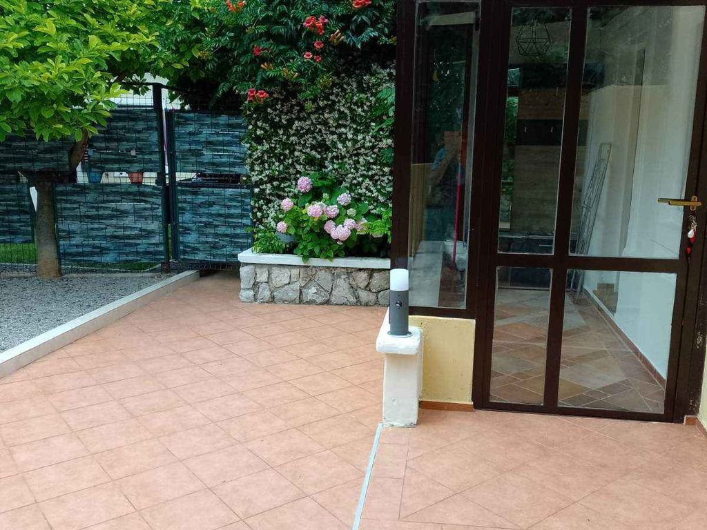 Ferienwohnung mit Terrasse und Grill
