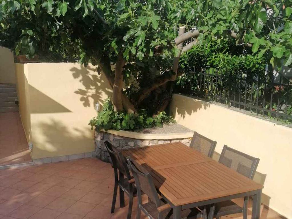 Ferienwohnung mit Terrasse und Grill